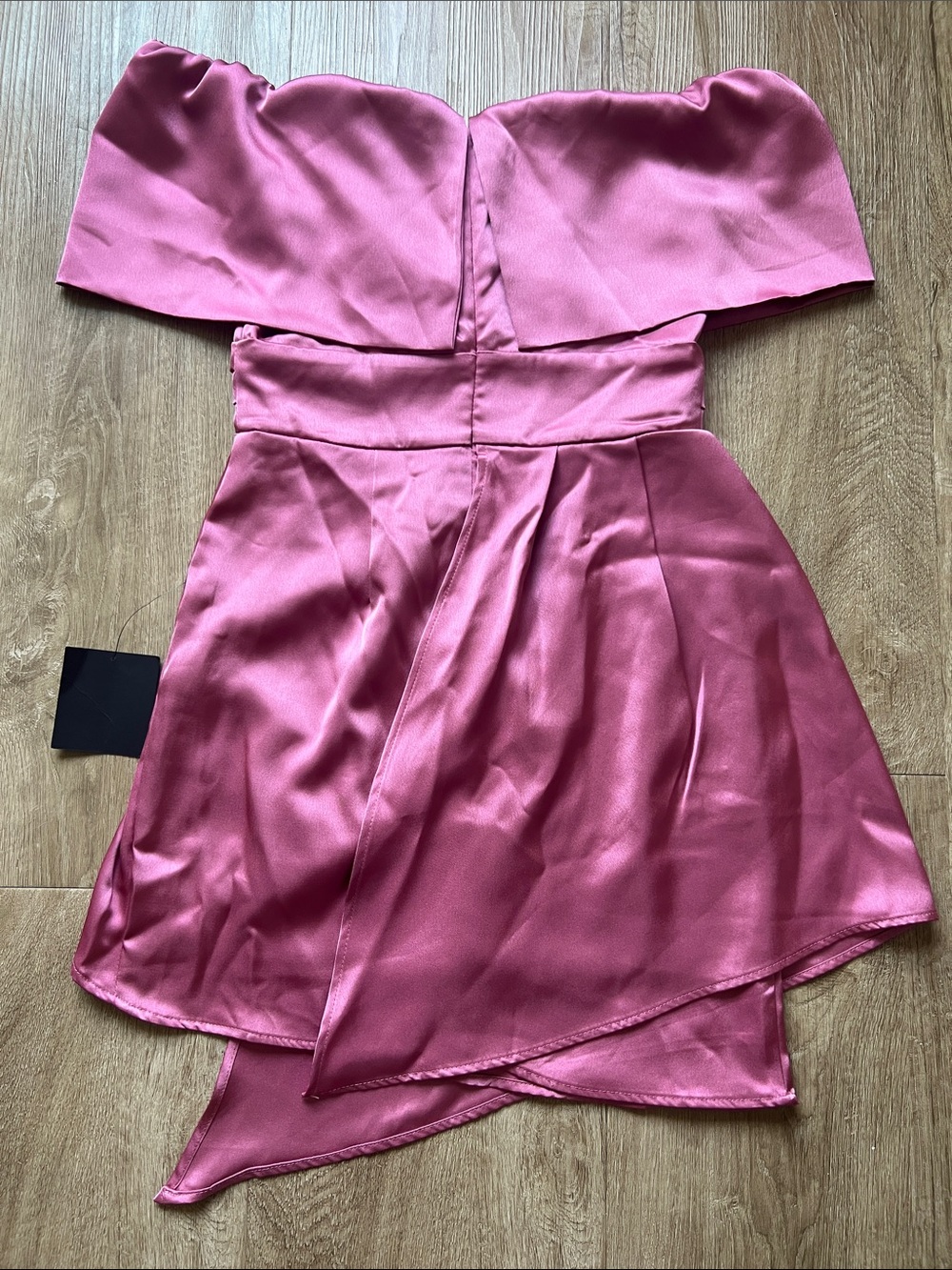 NWT Lulus Women’s Satin Off-the-Shoulder Asymmetrical Pink Mini Dress Size Small - Picture 10 of 16